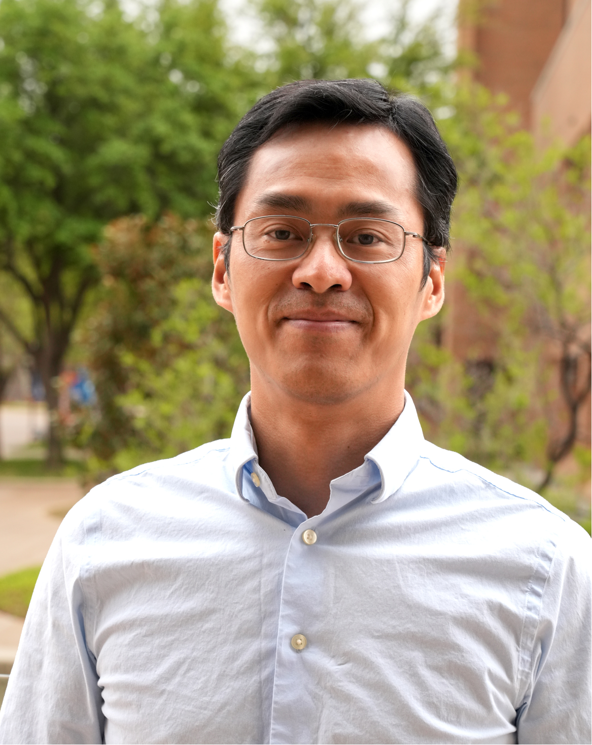 Portrait of Professor Junzhou Huang